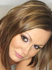 Hot chick chanelle hayes taking part naked in explicit photo session