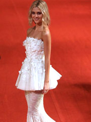 Stunning young starlet nicola peltz wows the crowd as she walks on the red carpet wearing her stunning white floral tube gown.